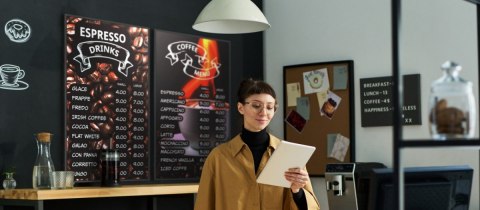 Monitor informacyjny DS 55 cali - 18/7 2x10W Android 11.0