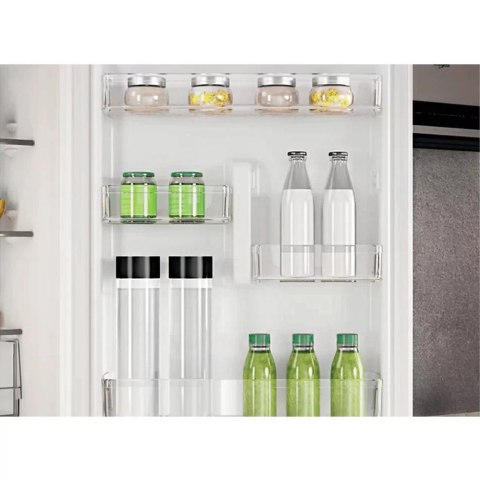 Chłodziarko-zamrażarka W7X82OW