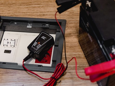 Green Cell bateria ładowarka do AGM, Gel i Lead Acid 6V / 12V (1A)