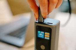 Verbatim, Power bank z wyświetlaczem TFT, Charge ,n, Go, 32269, 27000mAh, szara