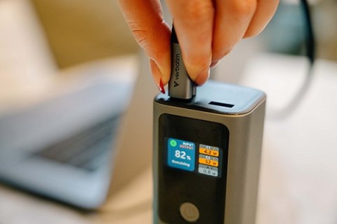 Verbatim, Power bank z wyświetlaczem TFT, Charge ,n, Go, 32269, 27000mAh, szara